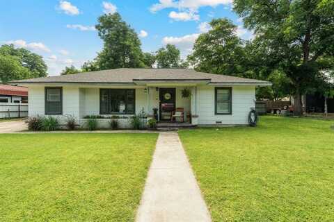 725 S Austin Street, De Leon, TX 76444
