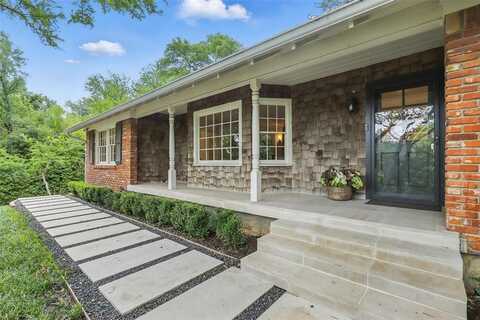 208 Rockwood Park Drive, Fort Worth, TX 76107