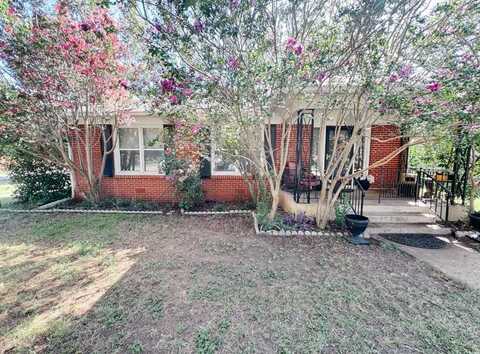 2209 10th Street, Brownwood, TX 76801