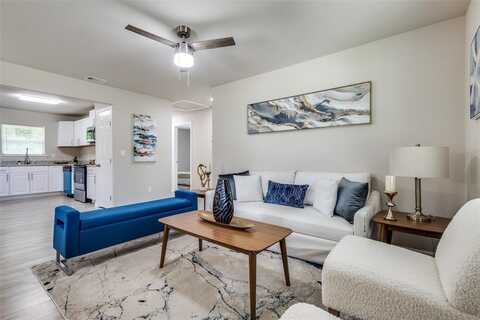 912 N Clements Street, Gainesville, TX 76240