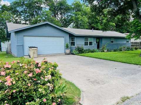 306 Sunset Drive, Comanche, TX 76442