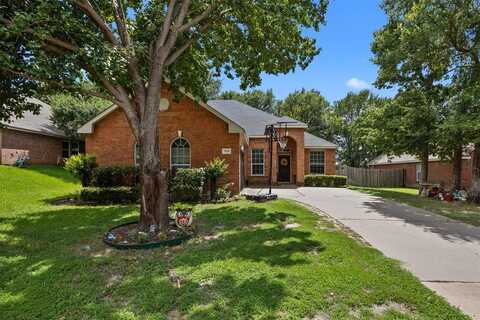 708 Hummingbird Trail, Crowley, TX 76036