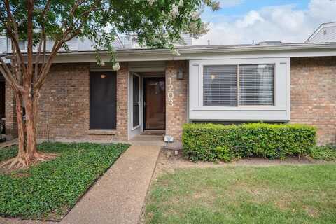 17490 Meandering Way, Dallas, TX 75252