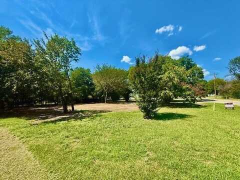 104 S Lamar Street, Tioga, TX 76271