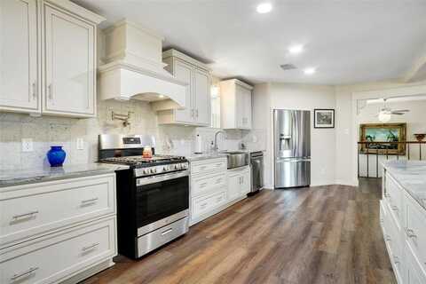 110 Vanshire Road W, Lakeside, TX 76108