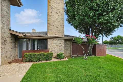 18 Park Lane, Bedford, TX 76021