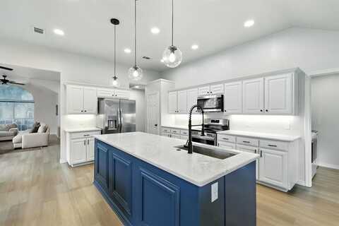 6320 Pierce Arrow Drive, Arlington, TX 76001