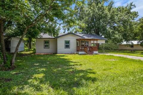 121 Circle Drive, Bogata, TX 75417