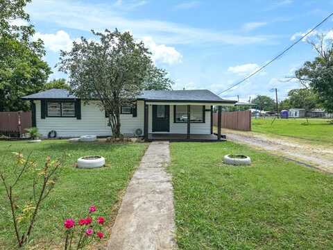 402 E Davis Avenue, Alvarado, TX 76009