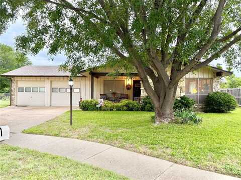 1001 Whippoorwill Court, Arlington, TX 76014