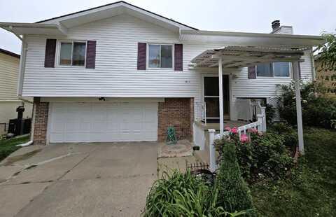 2543 W 20th St, Sioux City, IA 51103