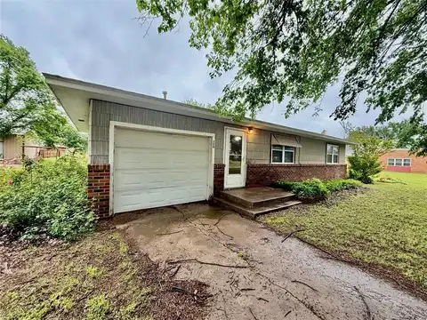 308 S Magnolia Avenue, Erick, OK 73645
