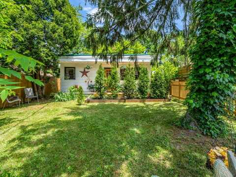 226 Substation St, Hendersonville, NC 28792