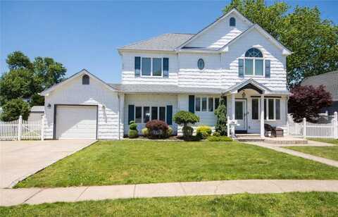 134 W Hampton Road, Lindenhurst, NY 11757