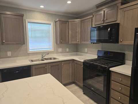 1249 E McDevitt Ave, Jackson, MI 49203