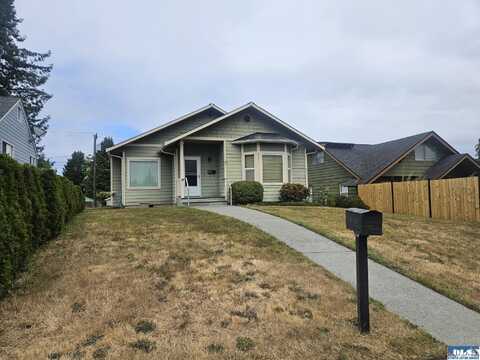 811 W 8th St, Port Angeles, WA 98363