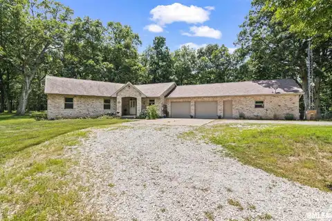 510 W ELM Street, Thayer, IL 62615