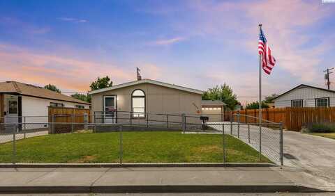 1323 Potter, Richland, WA 99354