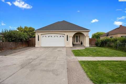 823 S 5th Av, Pasco, WA 99301
