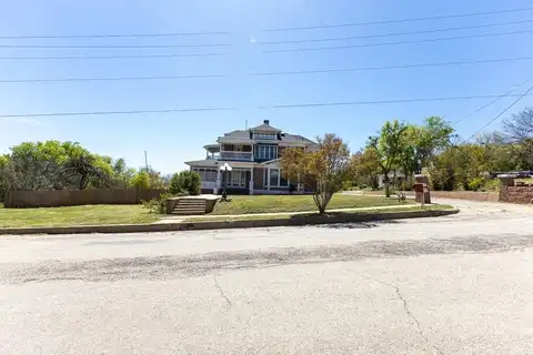 1115 Austin St, Coleman, TX 76834