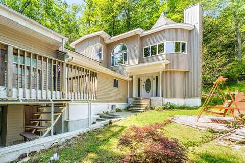 133 W Hemlock Drive, Greentown, PA 18426