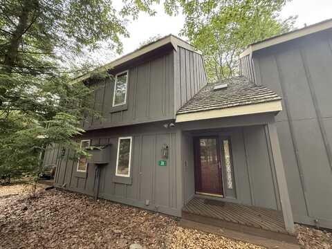 31 Downhill, Lake Harmony, PA 18624