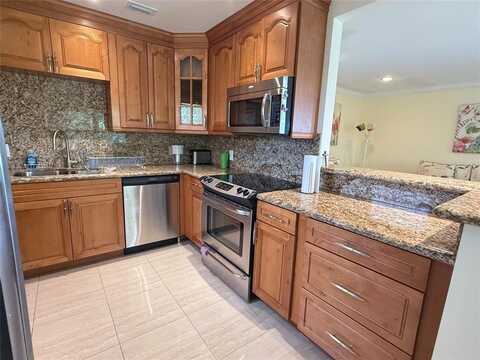 13550 SW 6th Ct, Hollywood, FL 33027