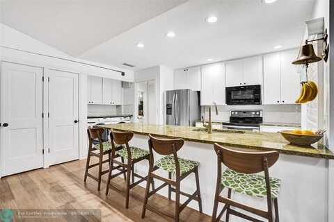 10002 Chapman Oak Ct, Palm Beach Gardens, FL 33410