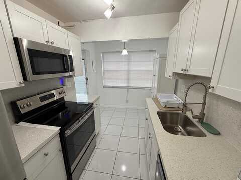 8405 NW 61st St, Tamarac, FL 33321