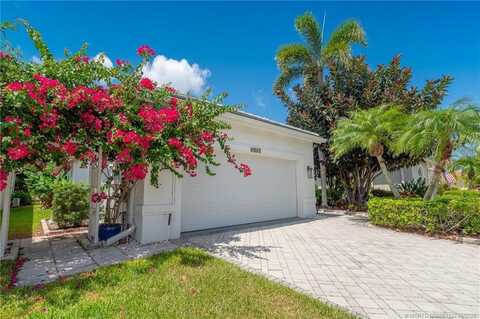 1513 SE Holyrood Lane, Port Saint Lucie, FL 34952