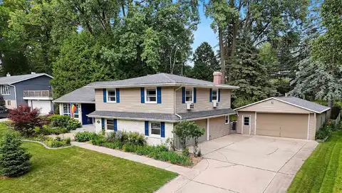 441 BRETCOE Drive, GREEN BAY, WI 54302