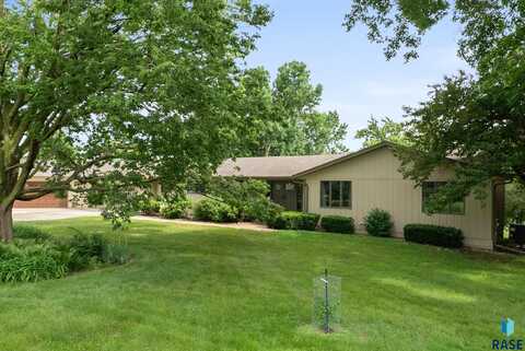 2908 N Oak Rd, Brandon, SD 57005