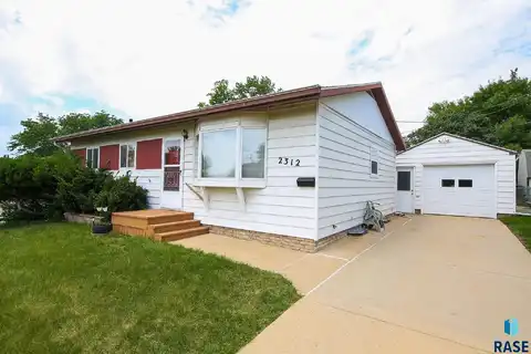 2312 E 19th St, Sioux Falls, SD 57103