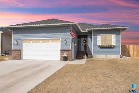 102 Atlantic Cir, Harrisburg, SD 57032