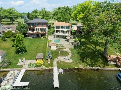 8741 Edgewood Park Drive, Commerce Township, MI 48382