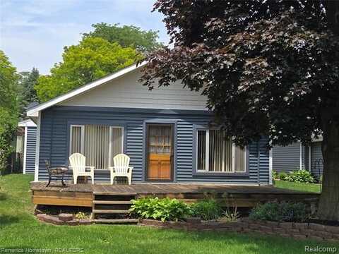 8991 LakeView Drive, White Lake, MI 48386