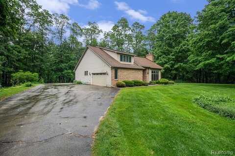 6375 Perryville Road, Holly, MI 48442