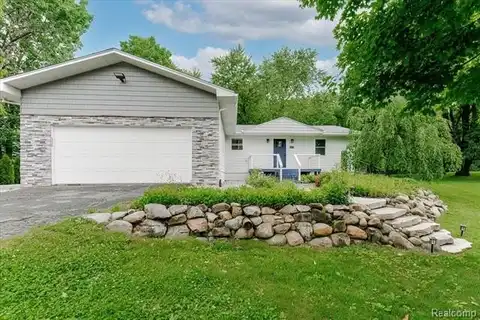 4072 Mill Lake Road, Lake Orion, MI 48360