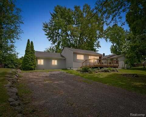 4860 Lindholm Drive, White Lake, MI 48383