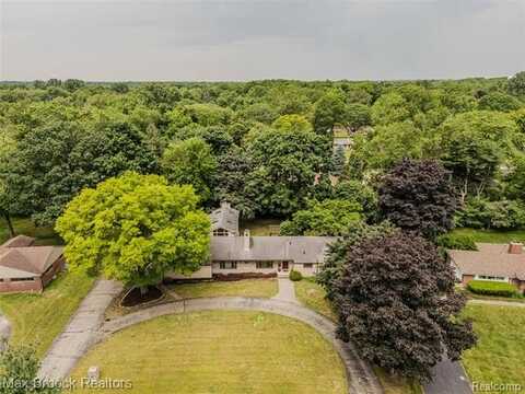 6730 Halyard Road, Bloomfield Hills, MI 48301