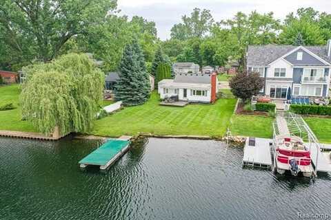 4675 Charest Avenue, Waterford, MI 48327