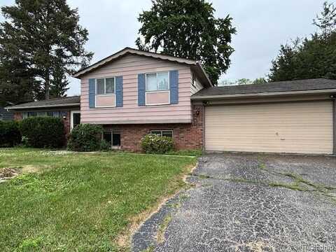2736 RAVENGLASS Road, Waterford, MI 48329