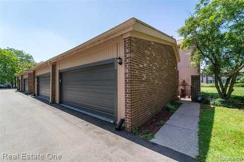 6250 Potomac Circle, West Bloomfield, MI 48322