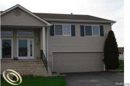 1136 LAKEVIEW Circle, Grand Blanc, MI 48439