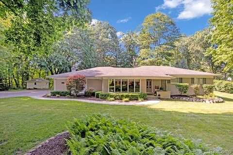 6875 Hubbard Road, Clarkston, MI 48348