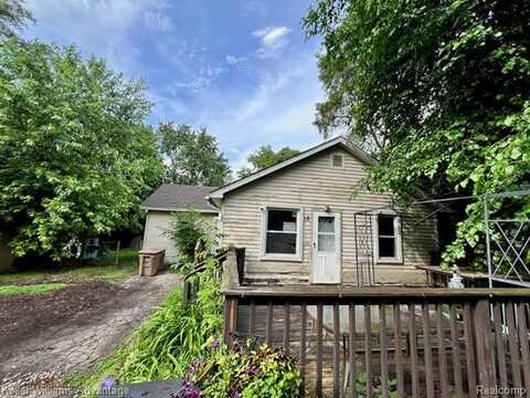 12 Hazel Avenue, Pontiac, MI 48341