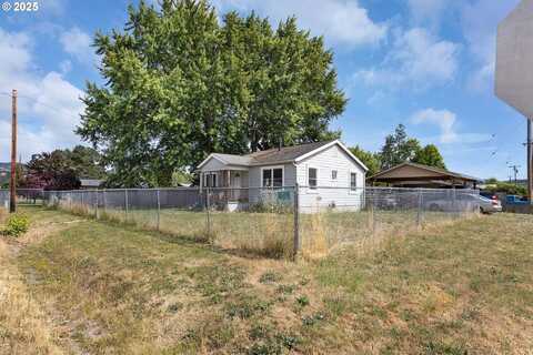 1951 AUSTIN RD, Roseburg, OR 97471