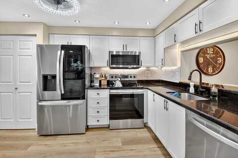 7270 Ashford Place, Delray Beach, FL 33446