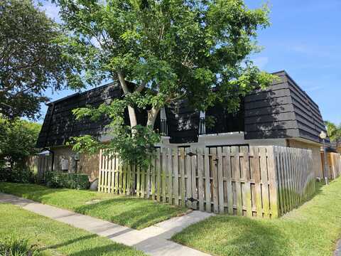 220 Woodland Road, Palm Springs, FL 33461
