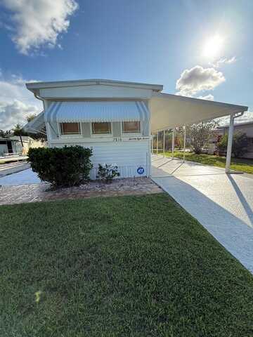 7816 SE Wren Avenue, Hobe Sound, FL 33455